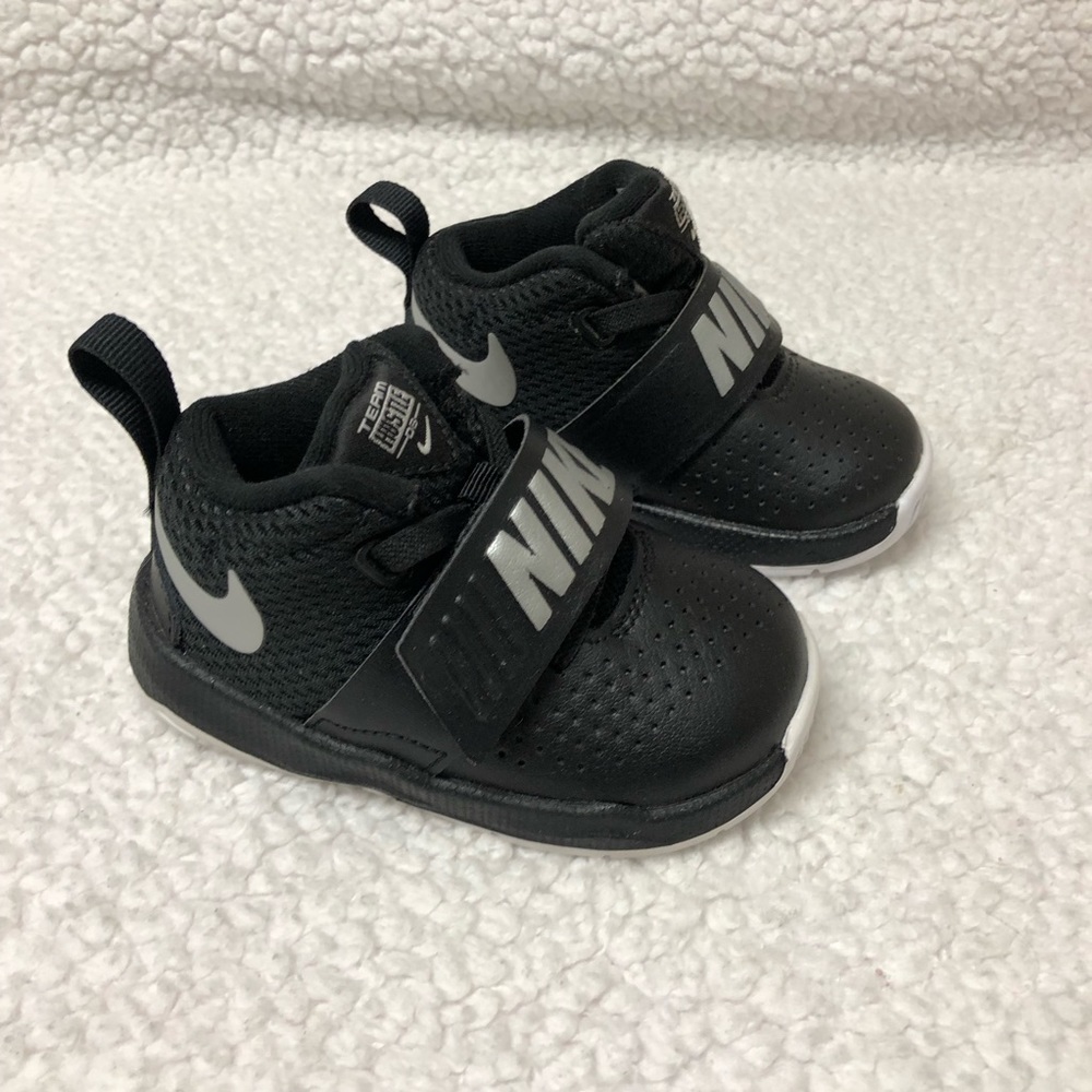 Baby Nike Team Hustle 4c